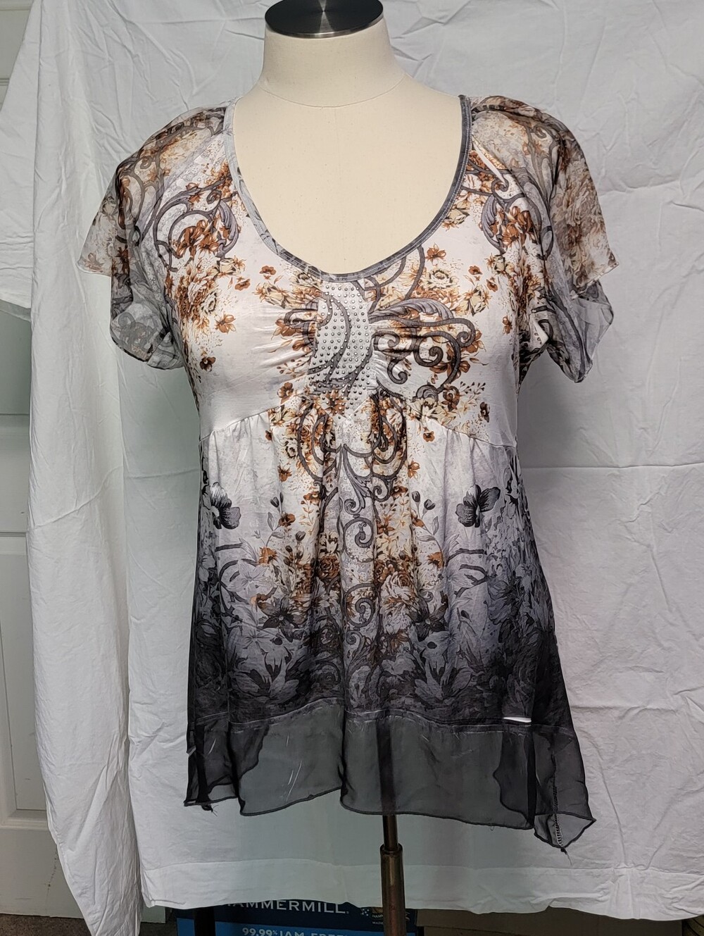 Women's Floral Plus Sized Printed Short Sleeve Top - White, Gray & Brown
